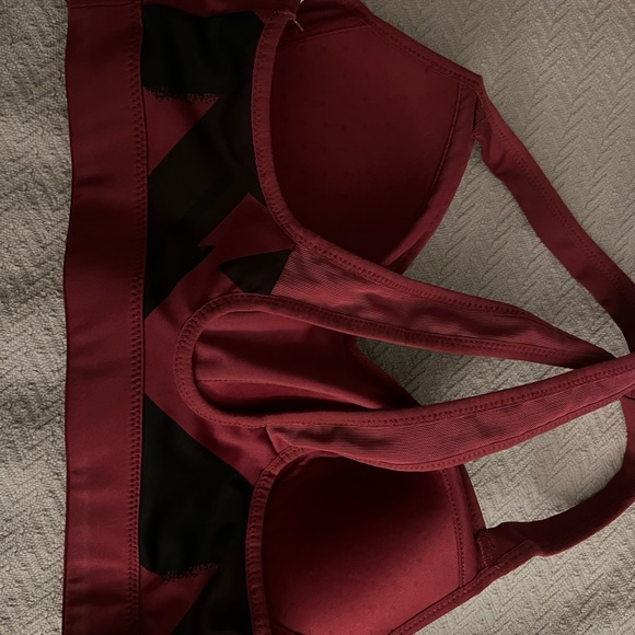 Brooks sports bra medium red and black - Picture 2 of 3